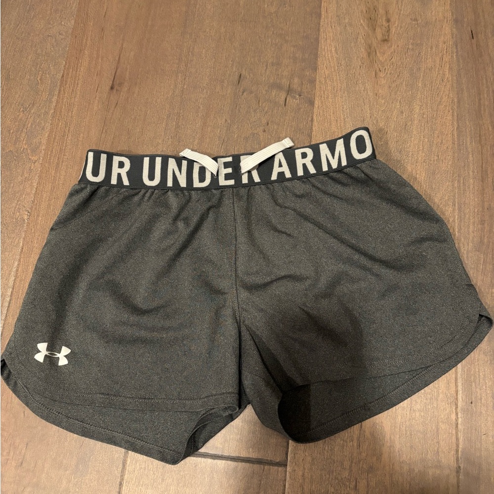 Under Armour girls gray Shorts